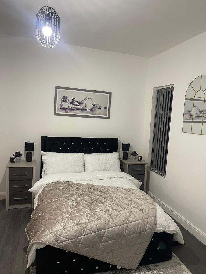 Short Stopzzz & Indoor Hot Tub Manchester Extérieur photo