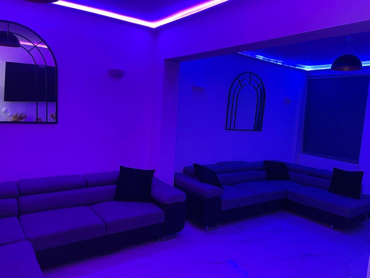 Short Stopzzz & Indoor Hot Tub Manchester Extérieur photo