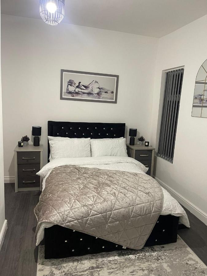Short Stopzzz & Indoor Hot Tub Manchester Extérieur photo