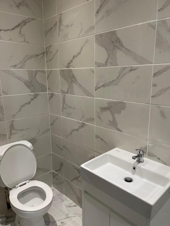 Short Stopzzz & Indoor Hot Tub Manchester Extérieur photo