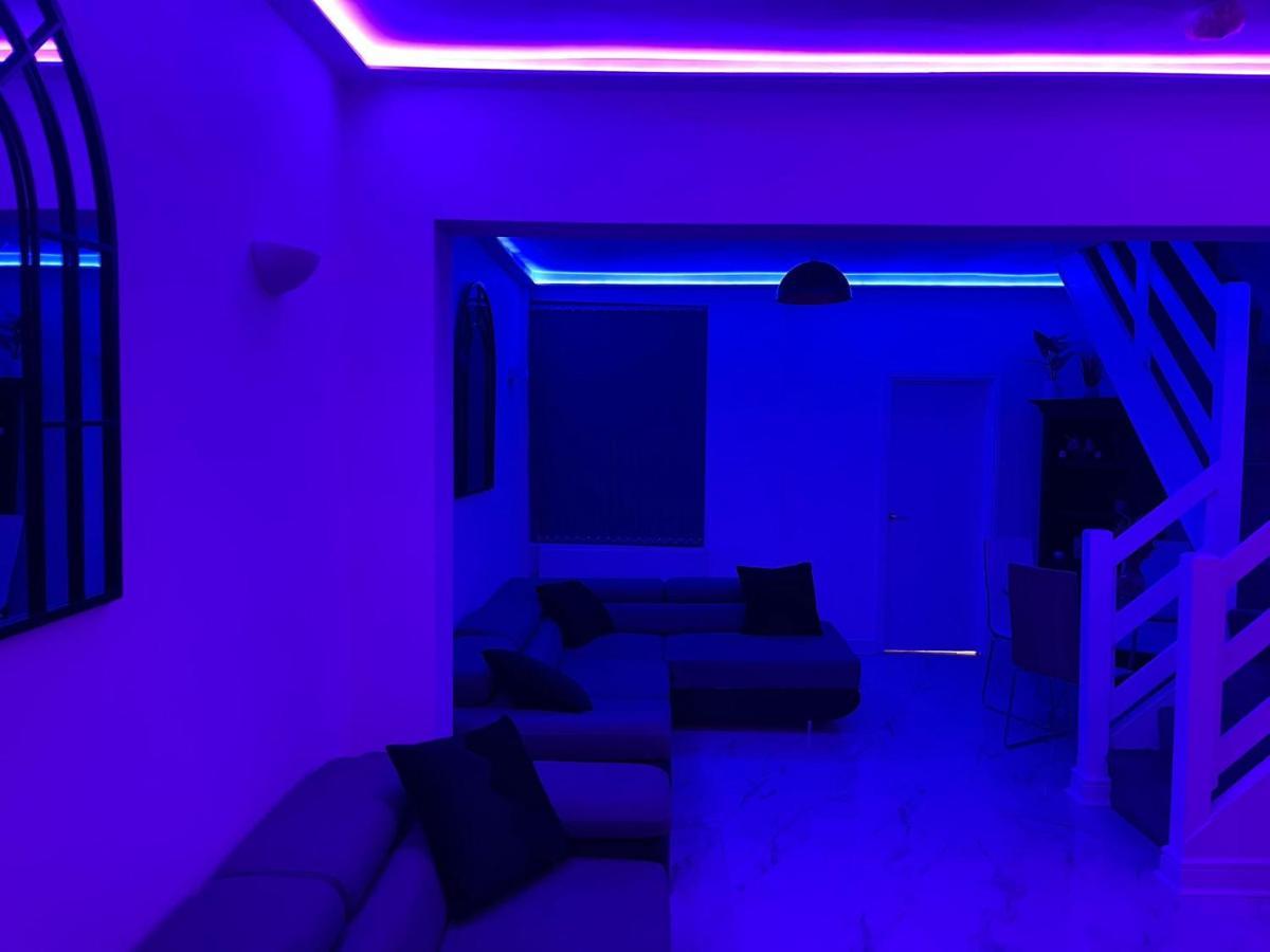 Short Stopzzz & Indoor Hot Tub Manchester Extérieur photo