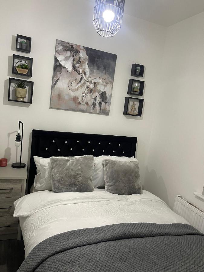 Short Stopzzz & Indoor Hot Tub Manchester Extérieur photo