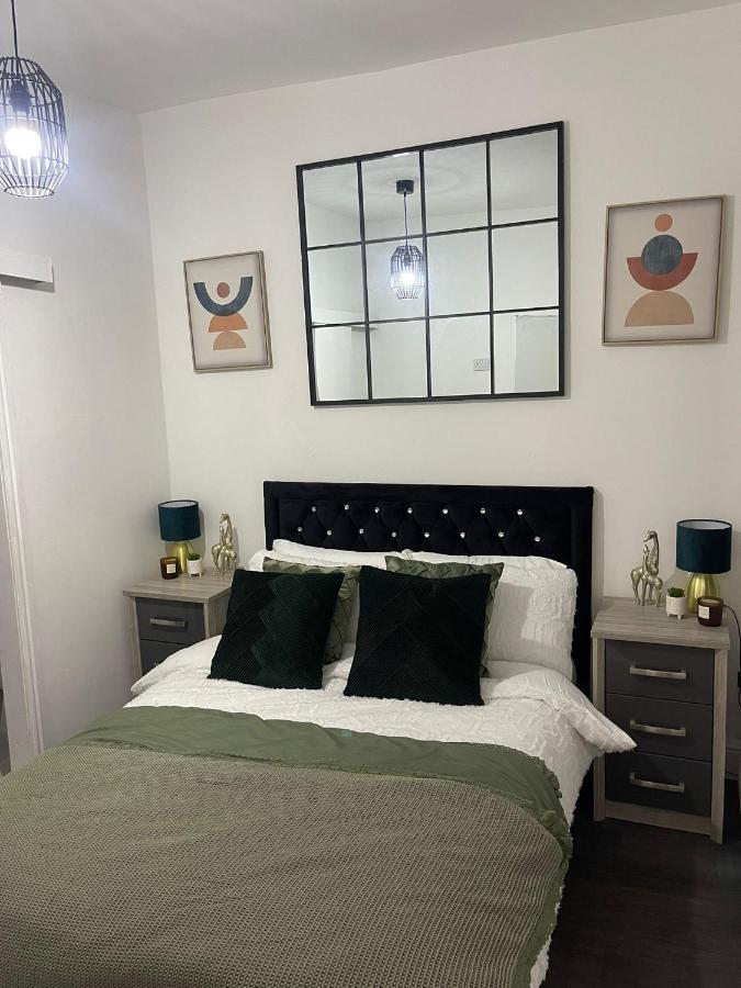 Short Stopzzz & Indoor Hot Tub Manchester Extérieur photo