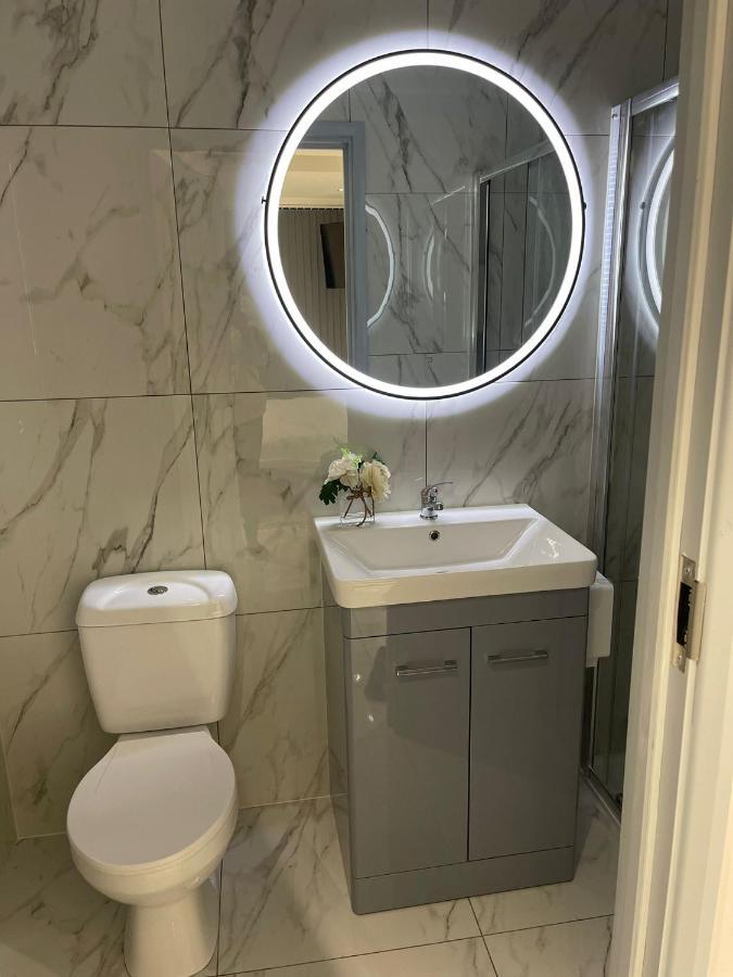 Short Stopzzz & Indoor Hot Tub Manchester Extérieur photo